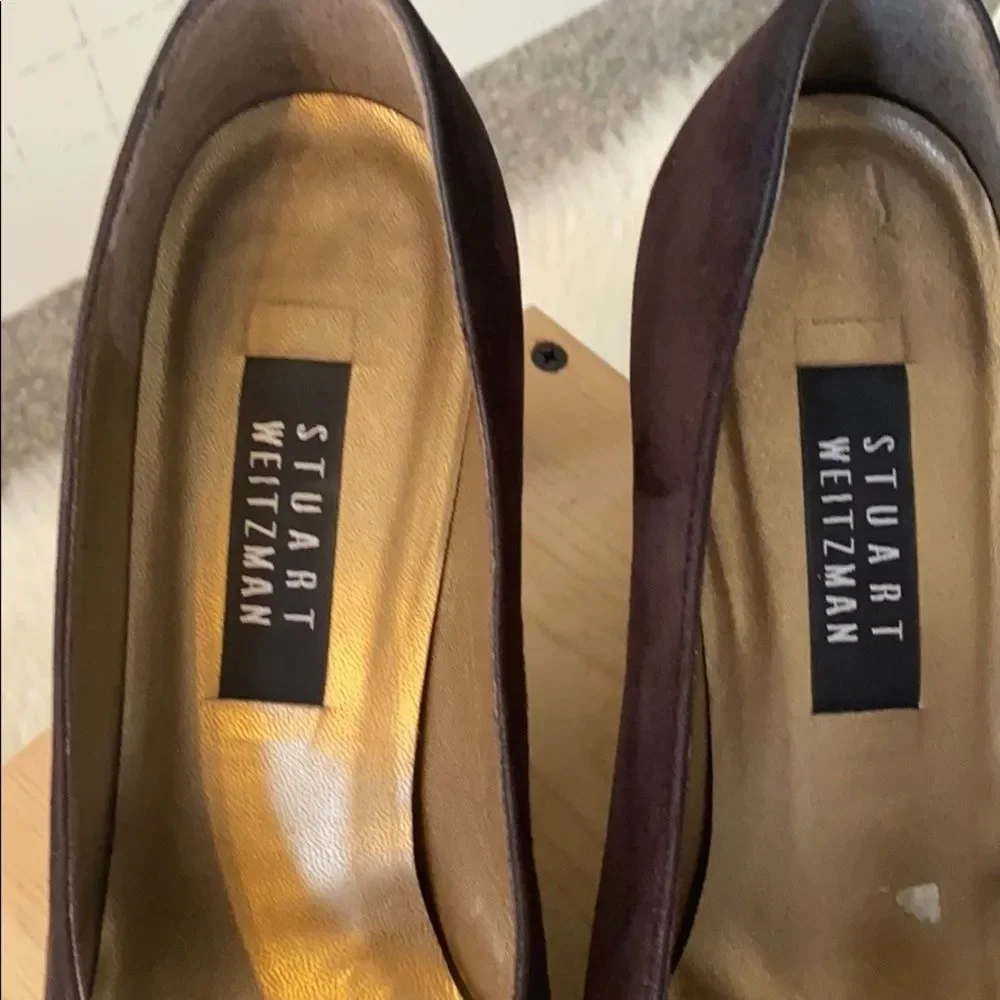 Stuart Weitzman Women's Suede Pumps - Picture 6 of 7